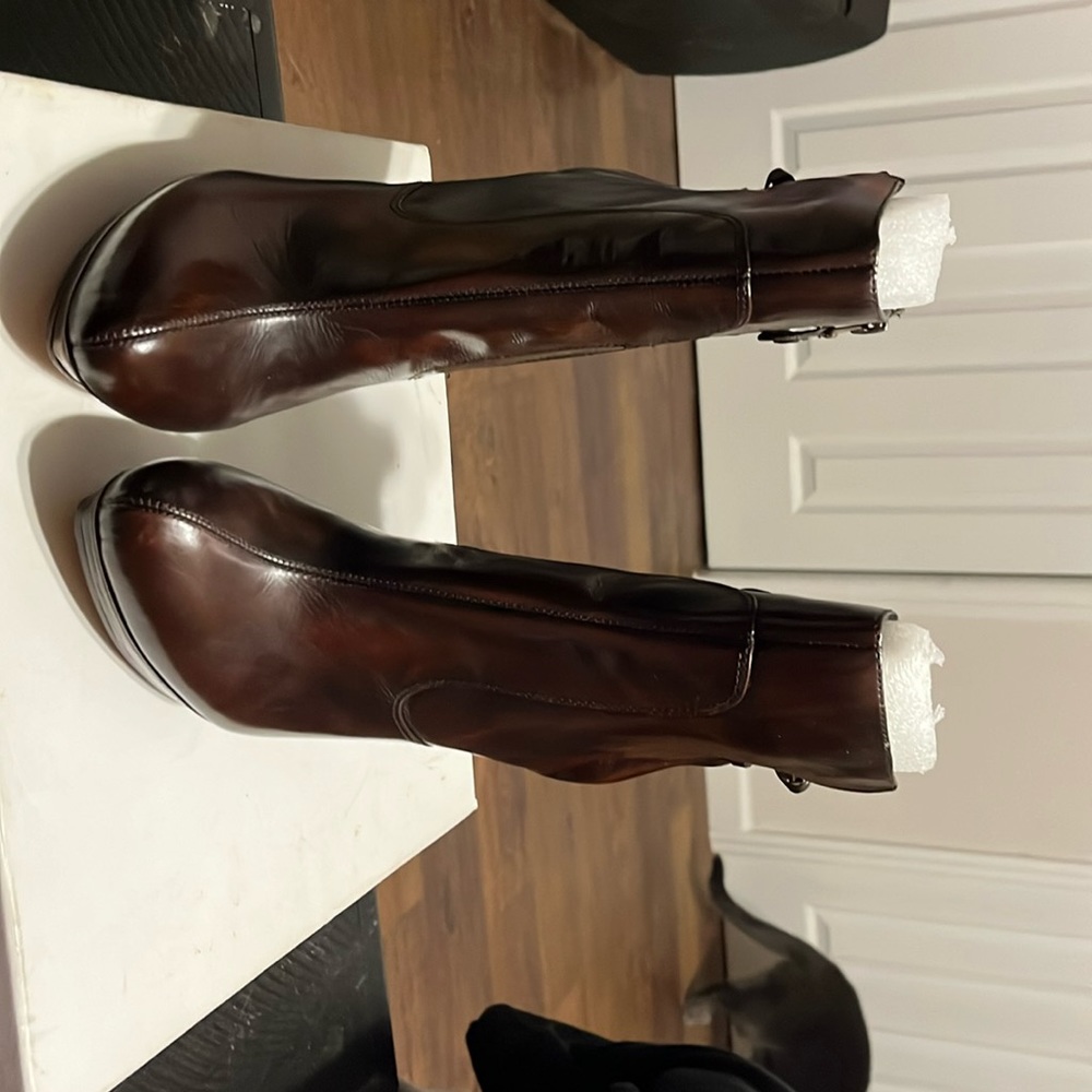 Vero cuoio Modern Vintahe boots. New in box!